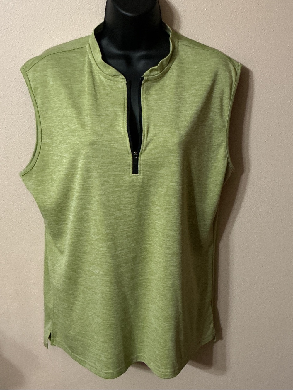 Women’s Sleeveless Quarter-Zip Golf Top - Light Green
